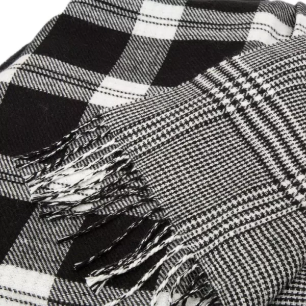 Glitzhome 60 in. L Acrylic Reversible Black/White Plaid Woven Throw