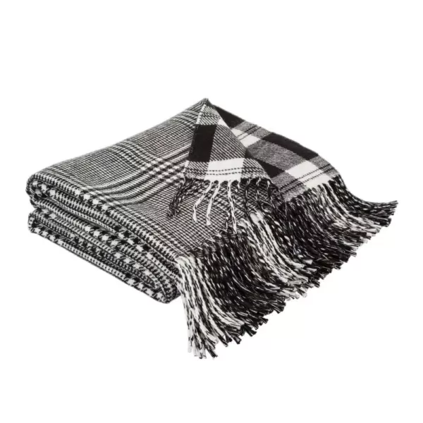 Glitzhome 60 in. L Acrylic Reversible Black/White Plaid Woven Throw