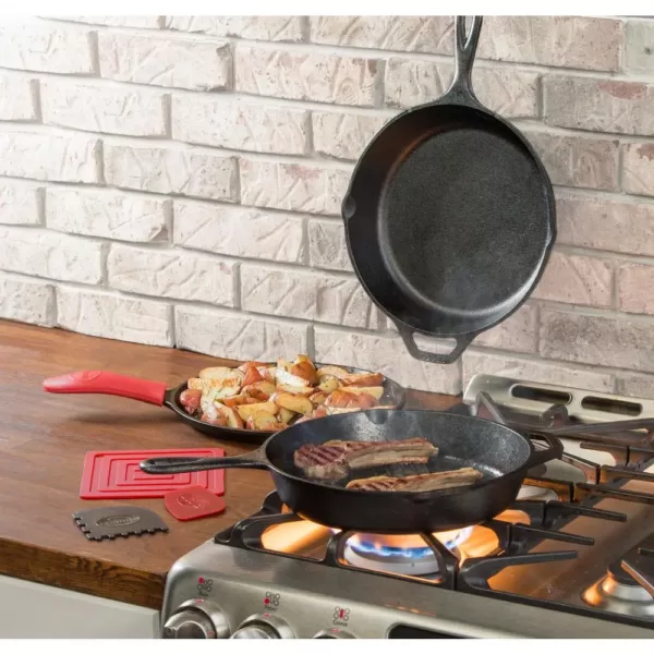 Lodge 7-Piece Cast Iron Cookware Set in Black