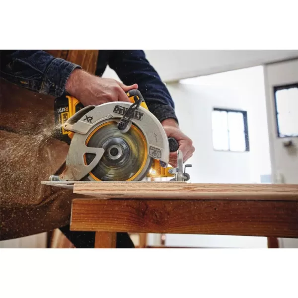 DEWALT 20-Volt MAX XR Cordless Brushless 7-1/4 in. Circular Saw with (1) 20-Volt Battery 4.0Ah