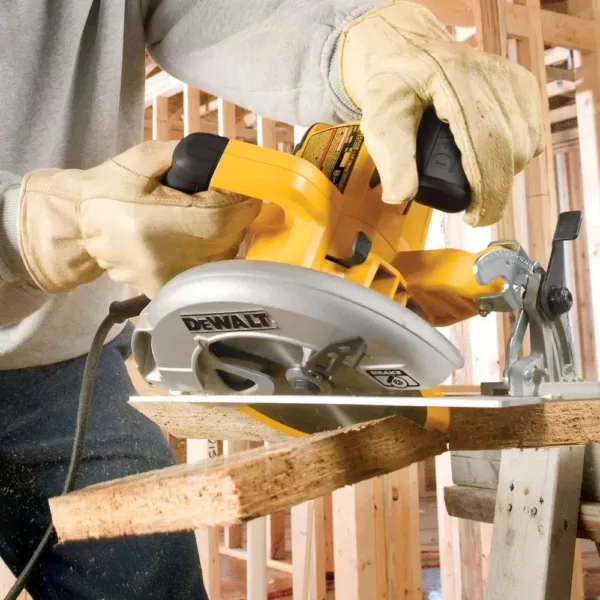 DEWALT 15 Amp 7-1/4 in. Lightweight Circular Saw with Electric Brake