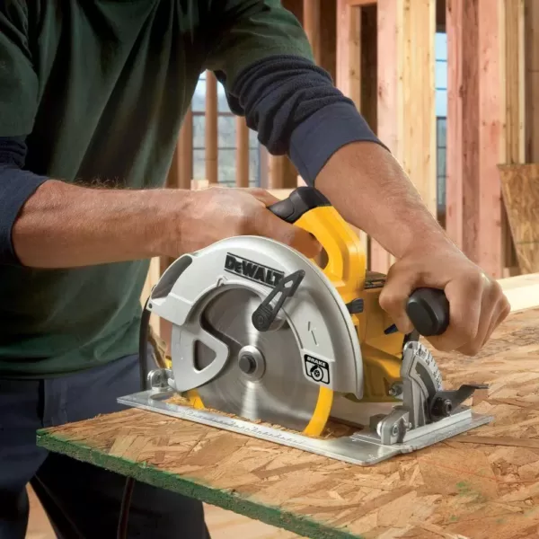 DEWALT 15 Amp 7-1/4 in. Lightweight Circular Saw with Electric Brake