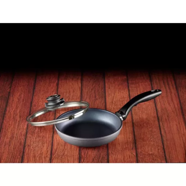 Swiss Diamond Classic Series 8 in. Cast Aluminum Nonstick Frying Pan in Gray with Glass Lid