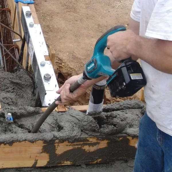 Makita 18-Volt LXT Lithium-Ion 4 ft. Cordless Concrete Vibrator (Tool-Only)