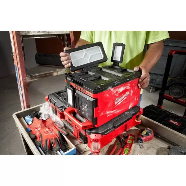 Milwaukee M18 18-Volt Lithium-Ion Cordless PACKOUT 3000 Lumens LED Light with Built-In Charger